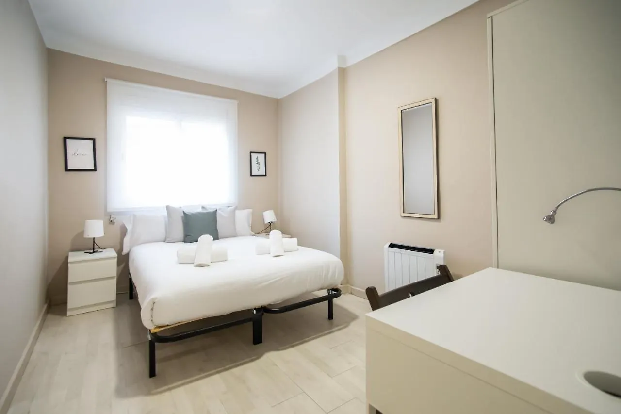 12Tog1035 - Spacious Apartment Near Camp Nou L’Hospitalet de Llobregat Spanien